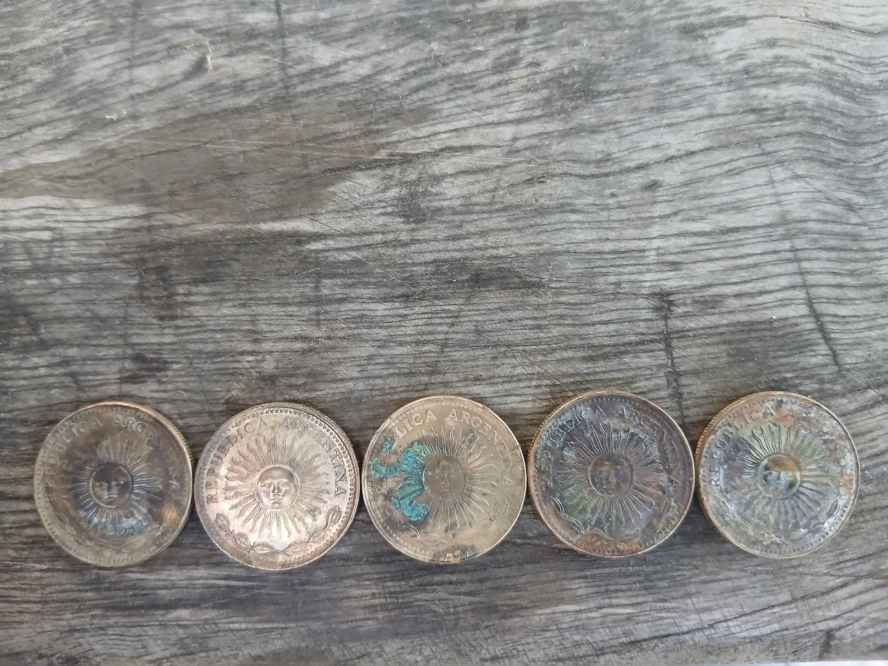 5 Monedas de 1975 de 1 peso Arg coleccionable