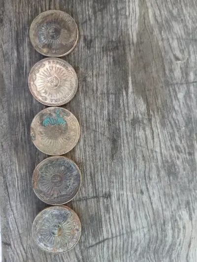 5 Monedas de 1975 de 1 peso Arg coleccionable
